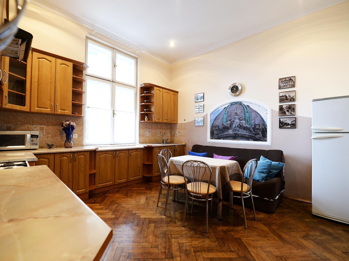 The Historical Family Nest In City Centre Lviv Exterior photo
