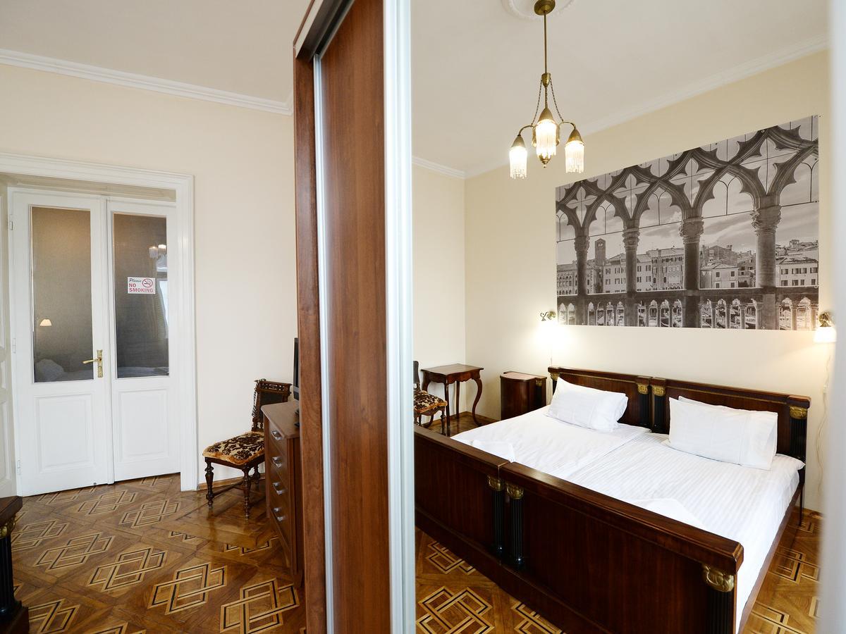 The Historical Family Nest In City Centre Lviv Exterior photo